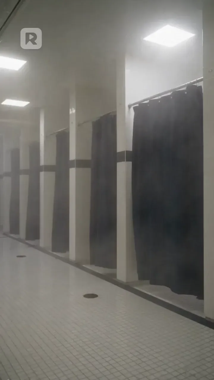 死对头误收了我的裸照 · 第8集